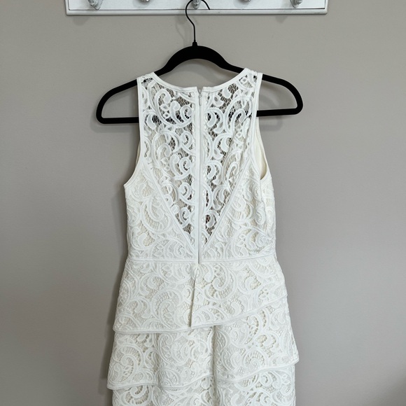 Women’s BCBG Maxazria Off White Lace Sleeveless Dress - size 8 - Picture 6 of 6